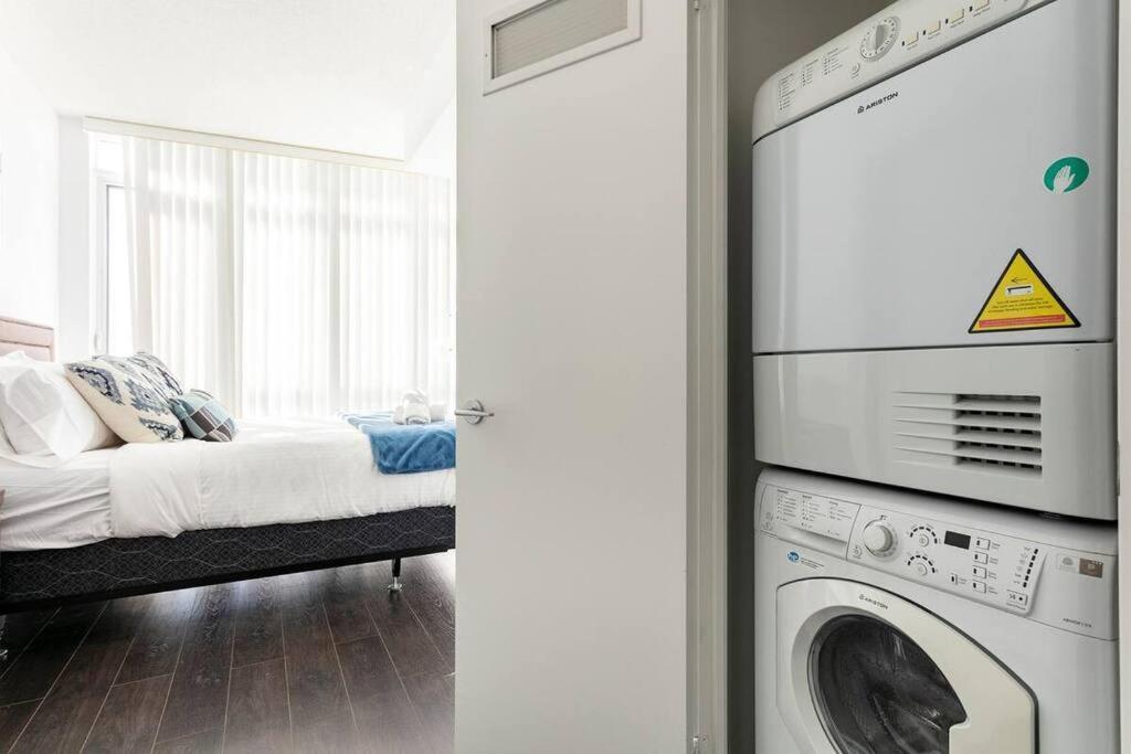Guestic At Cityplace - Lake View & One Free Parking Toronto Bagian luar foto