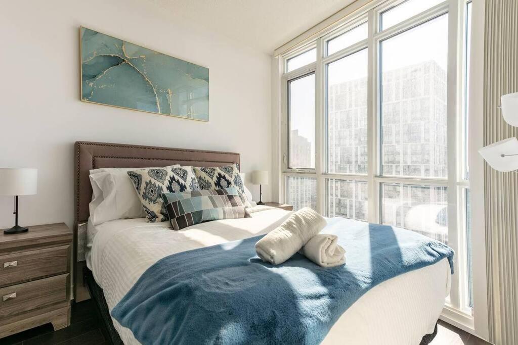 Guestic At Cityplace - Lake View & One Free Parking Toronto Bagian luar foto