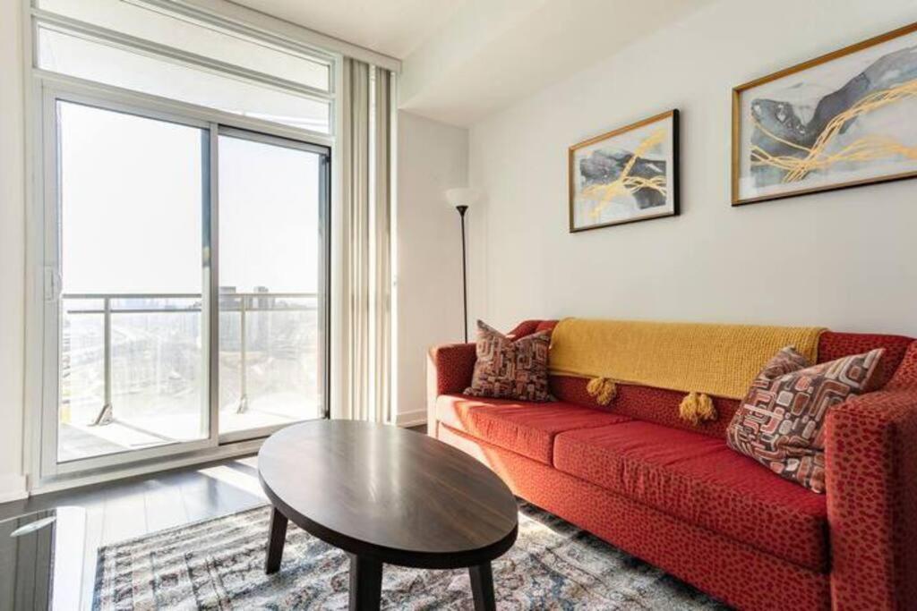 Guestic At Cityplace - Lake View & One Free Parking Toronto Bagian luar foto